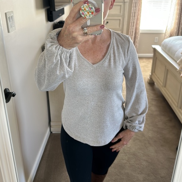 Simply Vera Vera Wang V Neck Balloon Sleeve Top - Picture 2 of 9